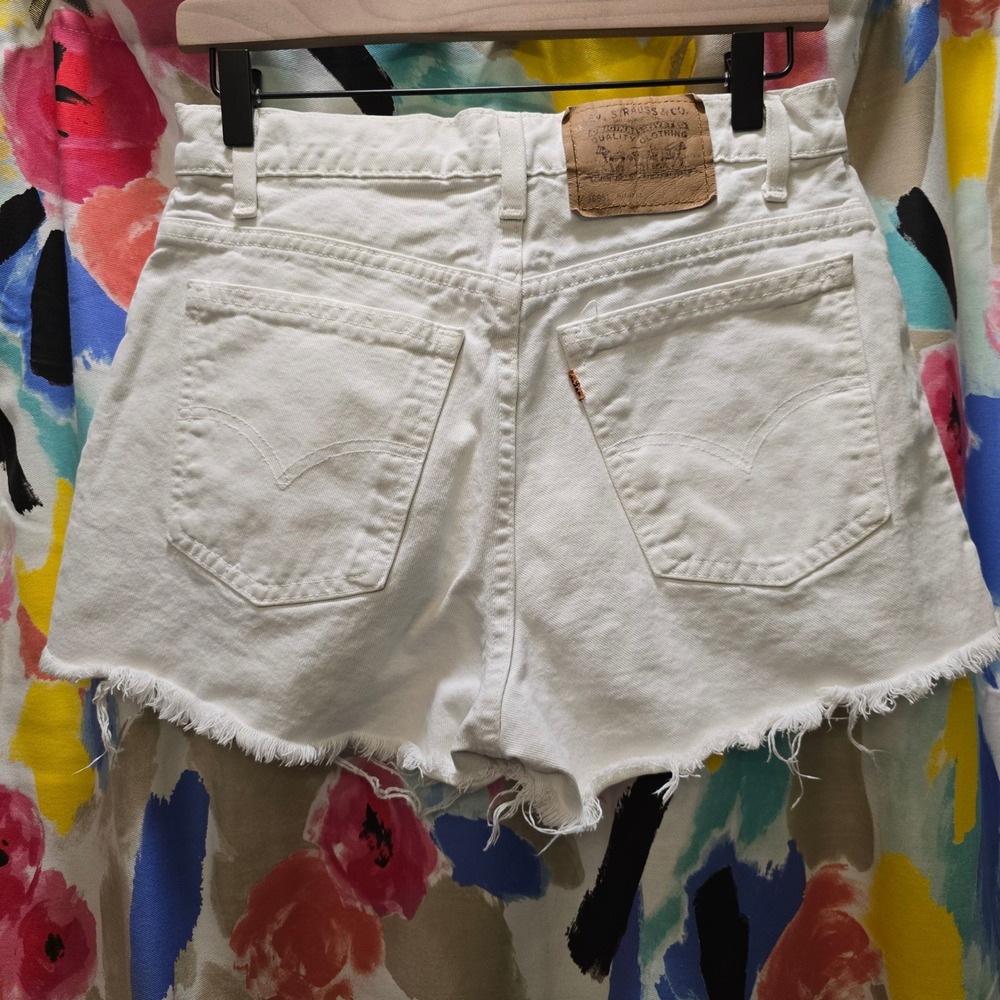 Vintage Levi's 951 Relaxed Fit Distressed Denim Shorts White Heart Orange Tab 10 - Picture 6 of 10